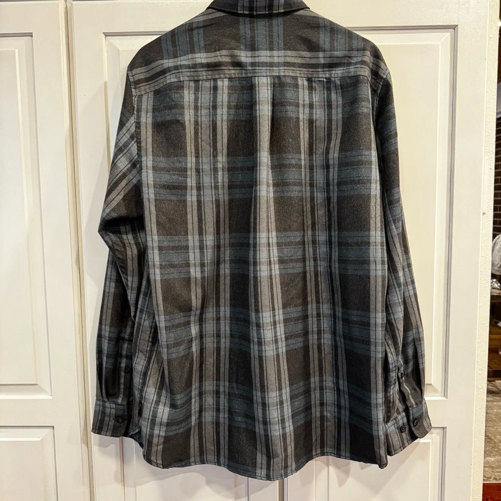 The North Face Men's Plaid Shirt -‎ Gray and Blue. Large